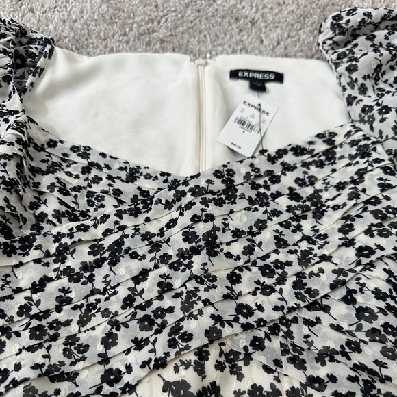 Express Balloon Sleeve Blouse - Picture 11 of 15